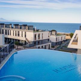 Iconic Sea Views Luxury Apartment, hotel in Puerto Marino