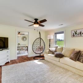 Cozy Fair Play Home w/ Deck 4 Mi to Lake Hartwell!, hotel sa Fair Play