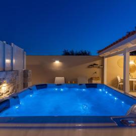 Konstantinos luxury suite, Hotel in Koutsourás