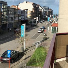 Ruim appartement met lift en gratis parking、シント・イデスバルトのホテル
