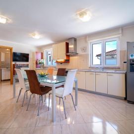 Private Detached House-2 Bedroom&3 Bathroom with Relaxing Garden Terrace-Grubelic House
