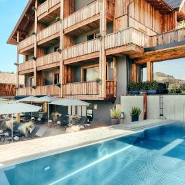 ALMMONTE SENSUM SUITES - Funky Living Hotel، فندق في واغراين