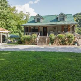 3BR Cabin On the White River with Boat Launch - Great Fishing - CCWC, hotel in Mountain View