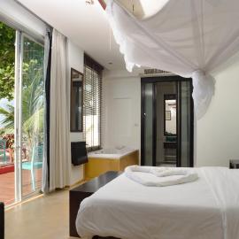 Mandalai Hotel, hotelli kohteessa Chaloklum