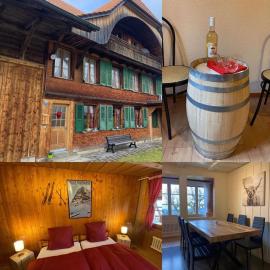 Wohnen mit Blick auf Eiger - ehemaliges Bauernhaus - 2 Schlafzimmer, хотел в Schwarzenburg
