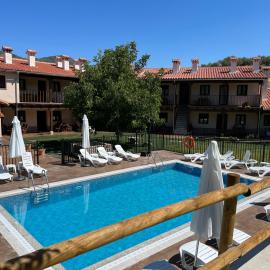 APARTAMENTOS DOÑA JIMENA DEL AMBROZ 4 Estrellas complejo único en el centro del pueblo, hotel v destinácii Hervás