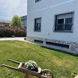 Rho Fiera Apartment, hotel v destinácii Cornaredo