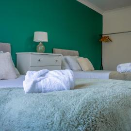 Raymond James Accommodation, sleeps up to 7, free parking, full amenities and garden