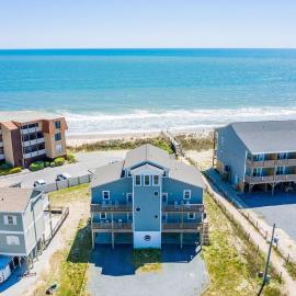Hang Zen - Beachfront Luxury 6 BR Hot Tub, Elevator, hotel in North Topsail Beach