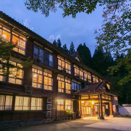 Ryounkaku Matsunoyama onsen, hotel in Tokamachi