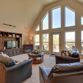 Mtn Views, Game Room, Hot Tub! Lakemont Retreat