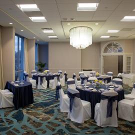 Crowne Plaza Ventura Beach by IHG, hotel di Ventura