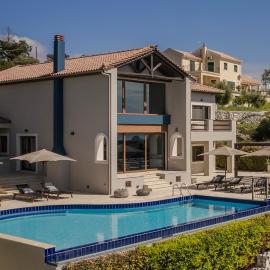 Luxury Villa Karmaniolos Fiskardo Kefalonia, hotel u gradu 'Fiskardho'