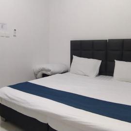 Happy Beach For Studio Rooms Apartment شاطئ السعادة للشقق المفروشة, viešbutis Akaboje