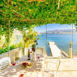 Bepic Quiet location on a beautiful bay, hotel u gradu Metajna