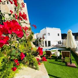 Luxury Boho Villa with Heated Pool, Rooftop and Panoramic Sea View in Amadores, hotel din Mogán