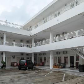 RedDoorz Plus near UMS Solo, hotel u gradu Solo