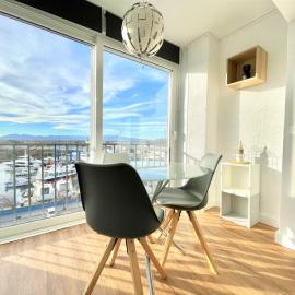 Holidays Penthouse vues panoramiques sur le Port naval,un séjour élégant assuré " Wifi Pàrquing gratuït