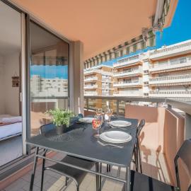 Appartement 4 pers à 50m de la plage, avec piscine, Hotel in Roquebrune-Cap-Martin