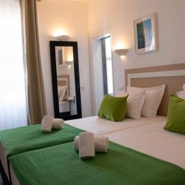 Albufeira Beach Hotel by Kavia، فندق في ألبوفيرا