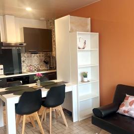 Le Saint-Amour 2, hotel in Saint-Amour
