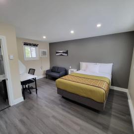 Pine Motel, hotel sa Deep River