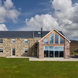 Kipney Farmhouse with hot tub, hotel a Perth