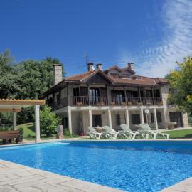 Espectacular Casa con Piscina en Allariz, готель у місті Альяріс