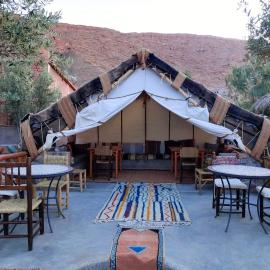 Dar Isselday: Tisseldeï şehrinde bir otel
