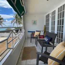 Oceanfront Condo in Luquillo, hotel en Luquillo