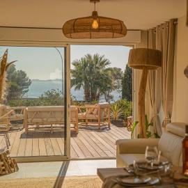Logement vue mer splendide - situé à 30 mètres du bord de mer et 2 minutes des plages - Bienvenue à "Bandolina", hotel in Bandol