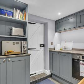 Cute and cosy home in the centre of Canterbury - Pass the Keys, hotel in Canterbury