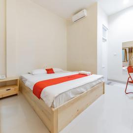 RedDoorz Syariah near DPRD Kabupaten Subang, khách sạn ở Subang