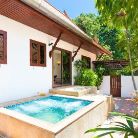 Thai Style 2BR Villa Nikkie 2, hotel in Nai Harn Beach