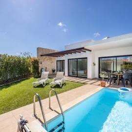 Villa Front Loop
