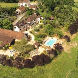 La Nature des Sens - Gîte les Cèdres, hotel a Azerat