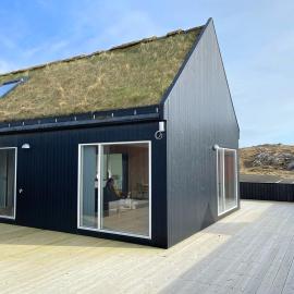 Captains Cottage, hotell i Sandur