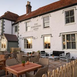 Berkshire Arms by Chef & Brewer Collection, hotel v destinaci Midgham