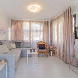 Golden Aura, Hotel in Danilia