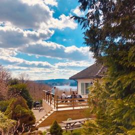 Villa des Suisses with Jacuzzi & View of Lake des Settons，Moux-en-Morvan的飯店