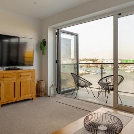 Large Modern Scenic 4 Bedroom Townhouse