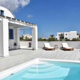 Spacious veranda, house for 3, in the village.