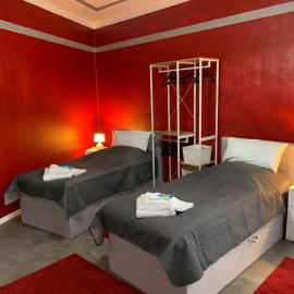 Exklusive Stadtwohnung am Elbradweg: Best-Preis-FEWO Rathausblick 1 für max. 3 Pers. inkl. WLAN, Prime Video & Self Check-In, hotel a Wittenberge