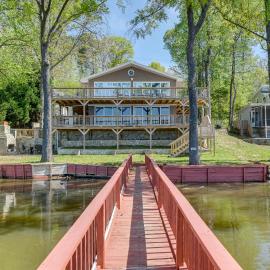 Pet-Friendly Lexington Vacation Rental on Lake!, Hotel in Lexington
