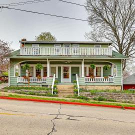 Eureka Springs Vacation Rental < Half-Mi to Dtwn!