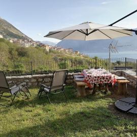 Casa Sasso, hotel in Tavernola Bergamasca