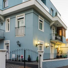 Blue House, хотел в Понта до Сол