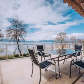 VILLA AFRODITA LAKE SIDE、ラガディンのホテル