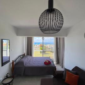 Cozy Coral Bay Studio by the sea