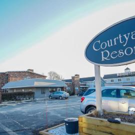 Courtyard Resort, хотел в Хаянис